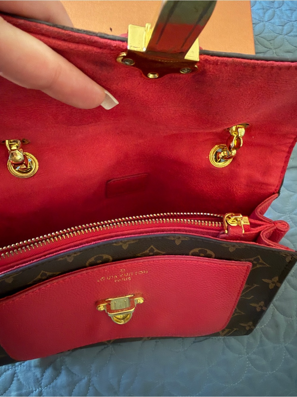 Louis Vuitton Monogram Shoulder Bag with Fuchsia Front Pocket and Gold Chain - Picture 5 of 16